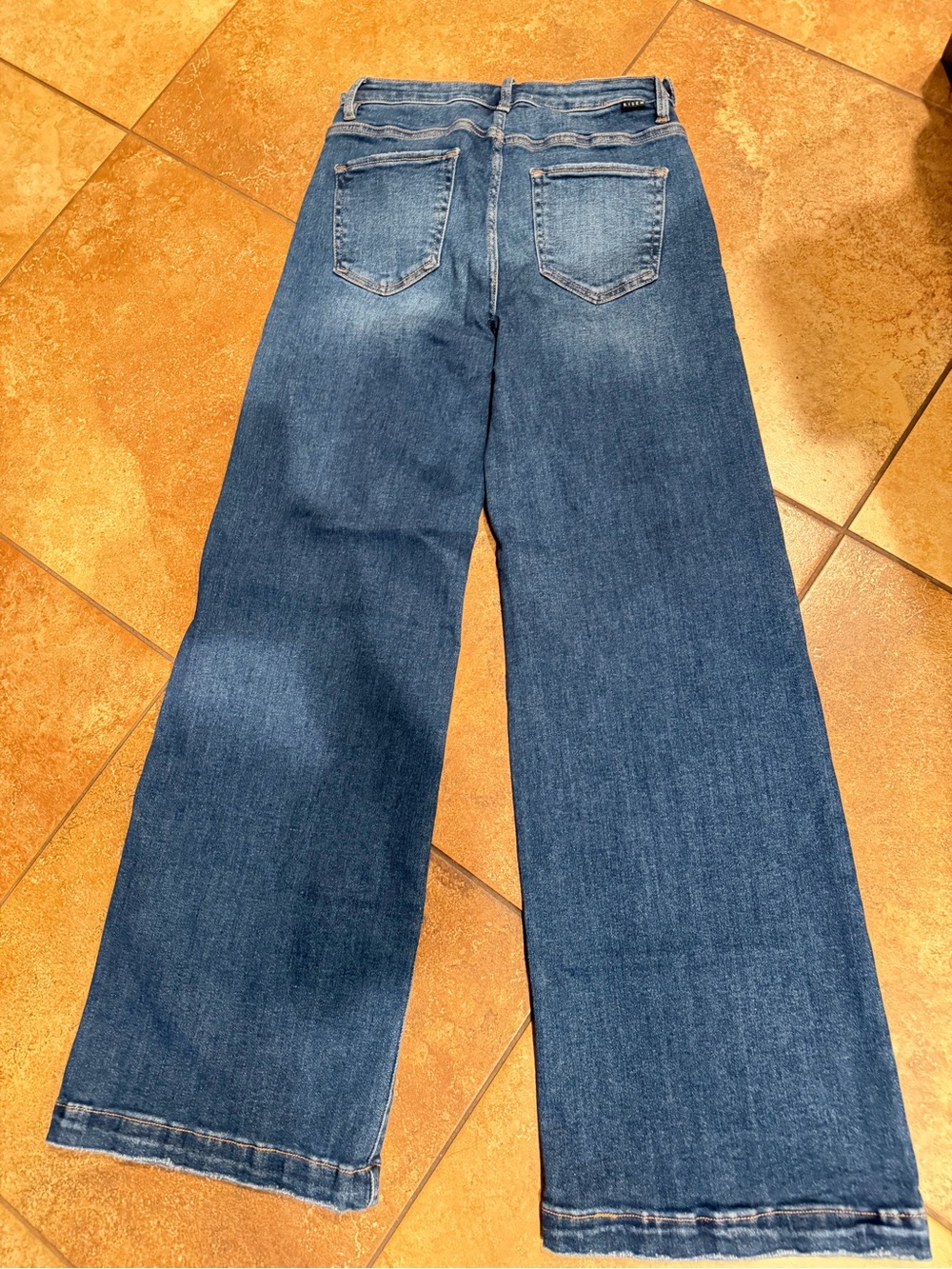 Risen High-Rise Wide-Leg Women's Jeans in Medium Blue Wash - Picture 4 of 4